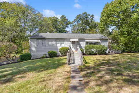 39 Robert Ln, Wallingford, CT 06492
