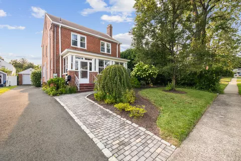 23 Price Blvd, West Hartford, CT 06119