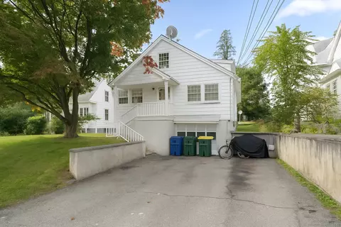 129 Fairlawn Ave, Waterbury, CT 06705