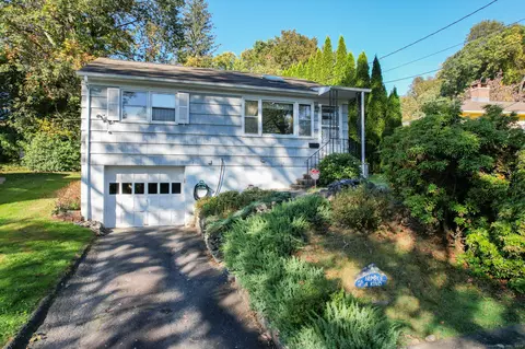 37 Robinwood Rd, Waterbury, CT 06708