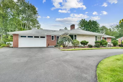 11 Westbrook Rd, Bloomfield, CT 06002