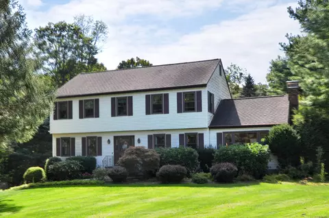 24 Maplewood Dr, New Milford, CT 06776