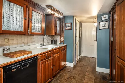 Entry Way - 143 Whitcomb Hill Rd, Cornwall, CT 06754 photo 1 of 4