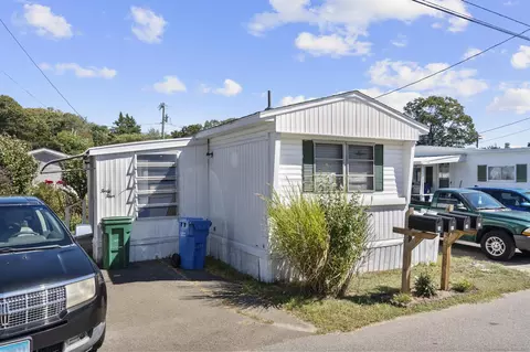 44 Linden Ave N, Westbrook, CT 06498