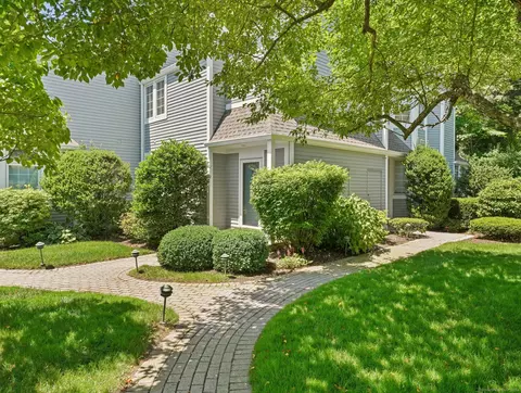 51 Hale Ln #51, Darien, CT 06820