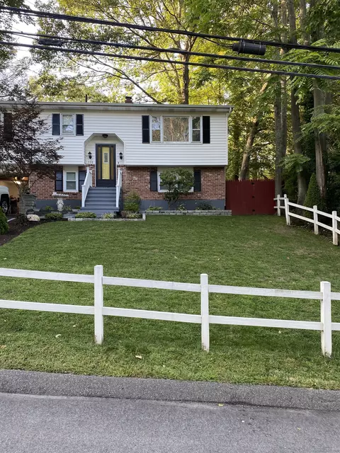 110 Wooster Ave, Waterbury, CT 06708