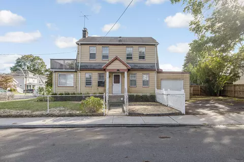 10 Delaware Ave, Norwalk, CT 06851