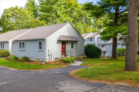 17 Woodstock Mdws, Woodstock, CT 06281