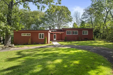 117 Sunset Hill Dr, Branford, CT 06405