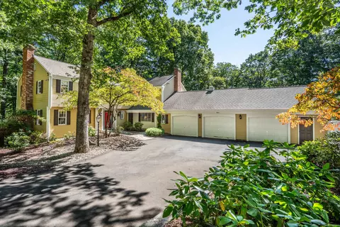 15 Rushleigh Rd, West Hartford, CT 06117