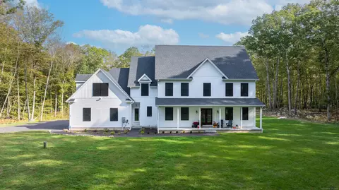 244 New London Tpke, Stonington, CT 06378