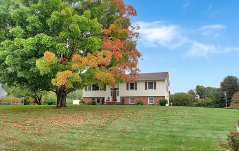 31 Ridgecrest Dr, Ridgefield, CT 06877