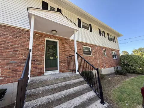 478 Oak Ave #68, Cheshire, CT 06410