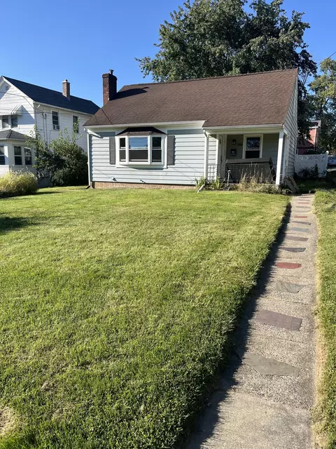 186 Grove St, Windsor Locks, CT 06096