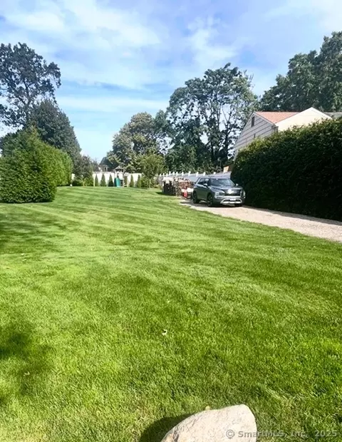 18 Katy Ln, Norwalk, CT 06851