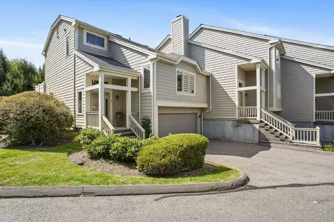 12 Boulevard Dr #35-186, Danbury, CT 06810