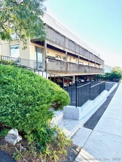 8 Wardwell St #6, Stamford, CT 06902