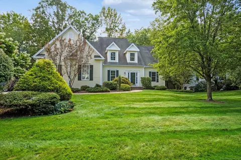 2 Muirfield Ln #2, Avon, CT 06001