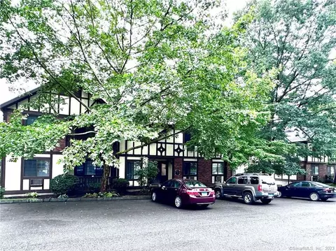 6 Essex Ct #6, Brookfield, CT 06804