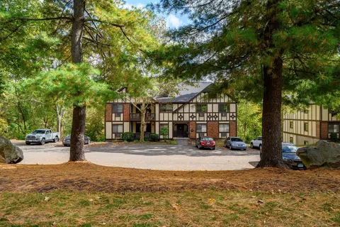 6 Essex Ct #6, Brookfield, CT 06804