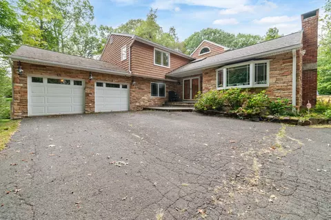 47 Mistletoe Dr, Southbury, CT 06488