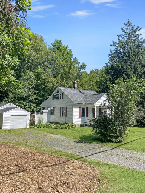 82 Tucker Hill Rd, Middlebury, CT 06762