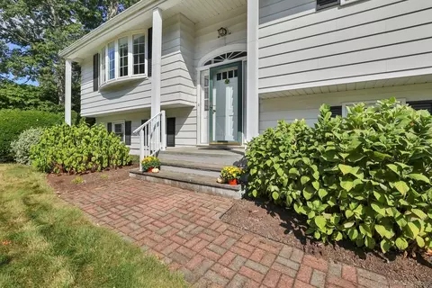 7 Butternut Dr, Meriden, CT 06450