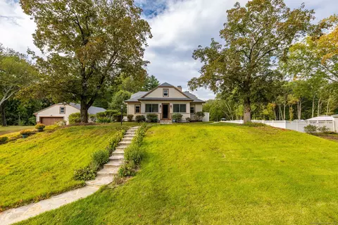 152 Arch Rd, Avon, CT 06001