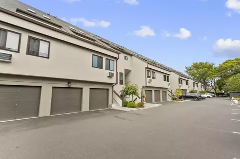 105 Harbor Dr #117, Stamford, CT 06902