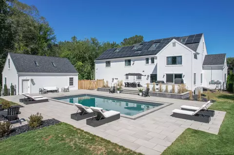 33 Justine Dr, North Haven, CT 06473