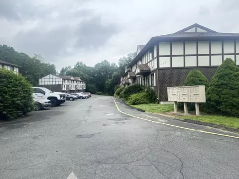 260 Scott Rd #1, Waterbury, CT 06705