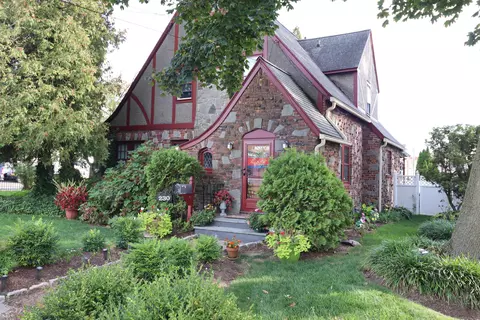 230 Hickory St, Bridgeport, CT 06610