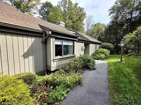 327 Heritage Vlg #B, Southbury, CT 06488