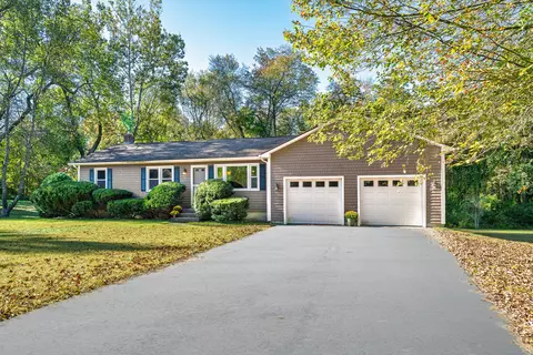 27 Briar Cliff Rd, Mansfield, CT 06250
