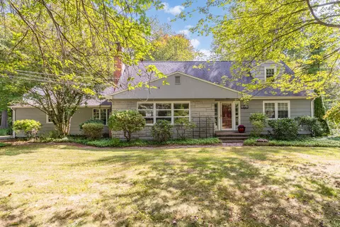 33 Eastland Rd, Hamden, CT 06517