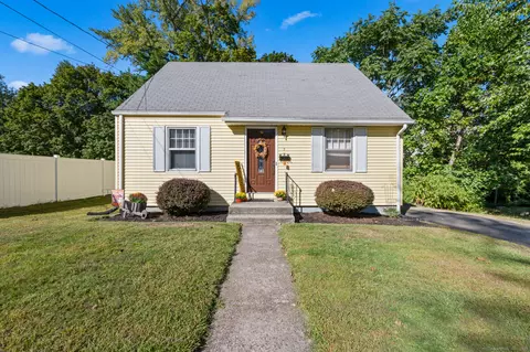 3 Pleasant St, Windsor Locks, CT 06096