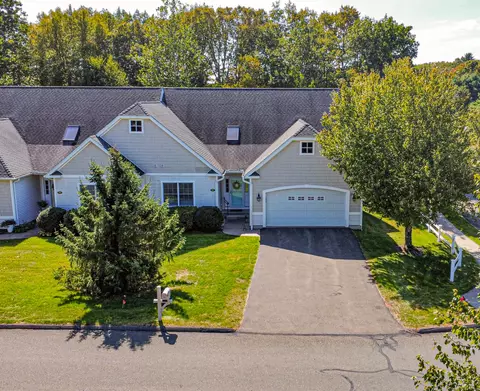 31 Hunt Glen Dr #31, Granby, CT 06035