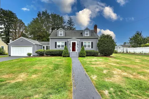 8 Green St, Trumbull, CT 06611