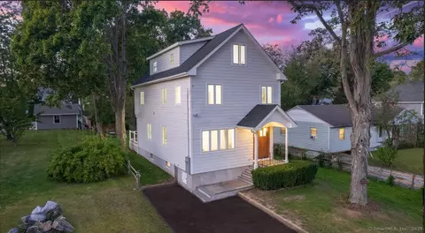 32 Benedict St, Norwalk, CT 06850