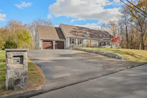15 Briarwood Dr, Guilford, CT 06437