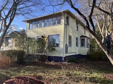 14 N Phillips St, Waterford, CT 06385