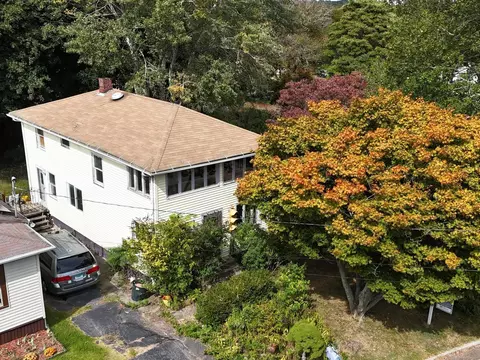 14 N Phillips St, Waterford, CT 06385