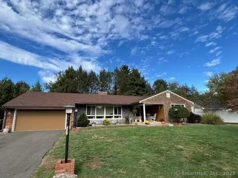 62 Cedarwood Rd, Berlin, CT 06037