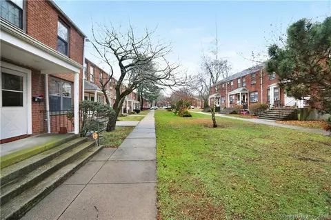 11 Nob Hill Cir #11, Bridgeport, CT 06610