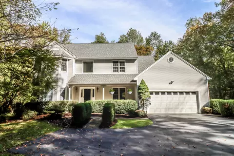 12 Logging Trail Ln, Brookfield, CT 06804