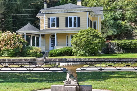 110 Union St, Norwich, CT 06360