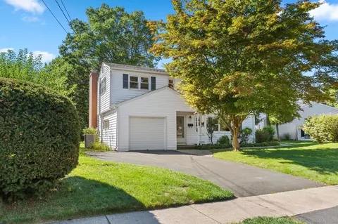 293 Elmfield St, West Hartford, CT 06110