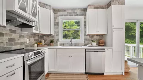 20 Polaris Dr, New Milford, CT 06776