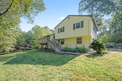 12 Canaan Dr, Bethel, CT 06801