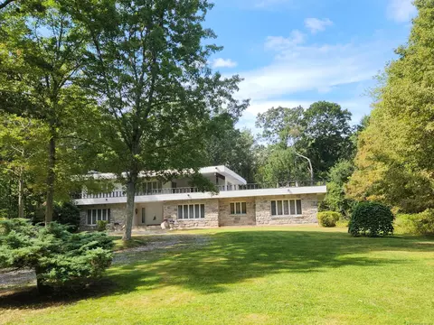 25 Mountain Brook Dr, Cheshire, CT 06410